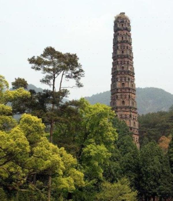 塔塘下