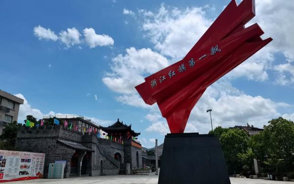 亭旁红色景区