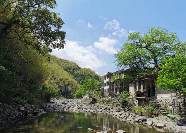 岙底罗村