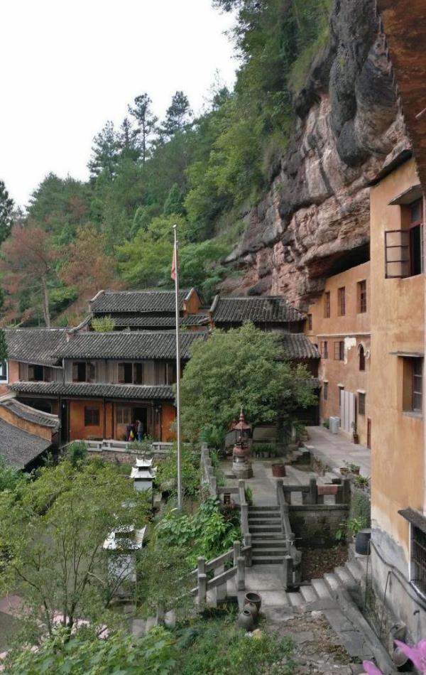 餐霞洞