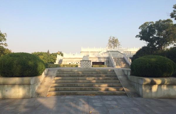 白石坛广场
