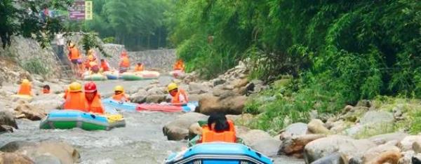 六春湖生态漂流景区