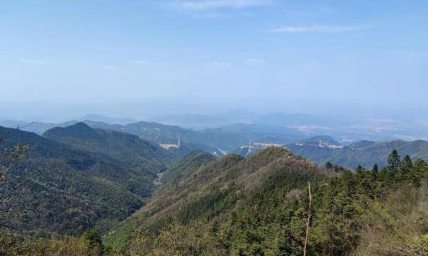 红岩脚山
