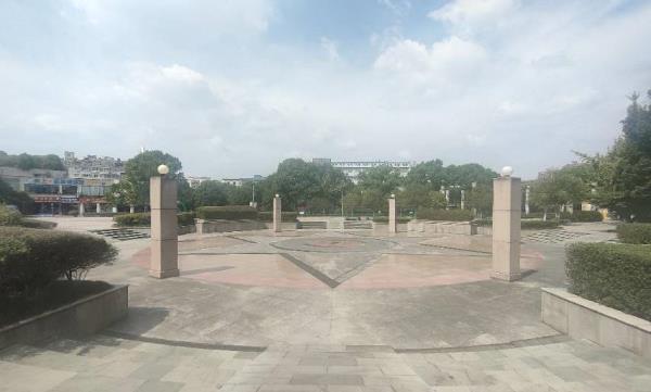 滨江广场