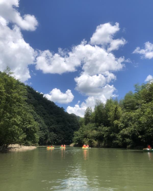 青龙潭激情漂流景区