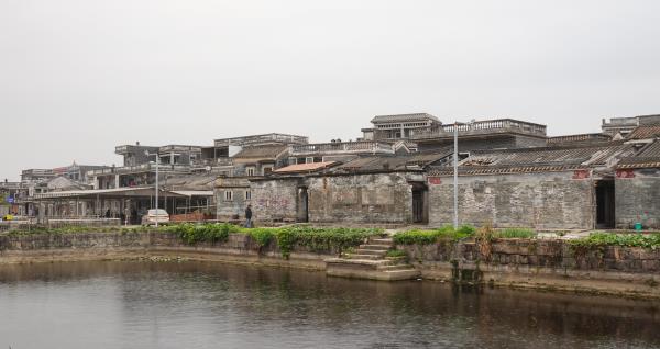 三门里