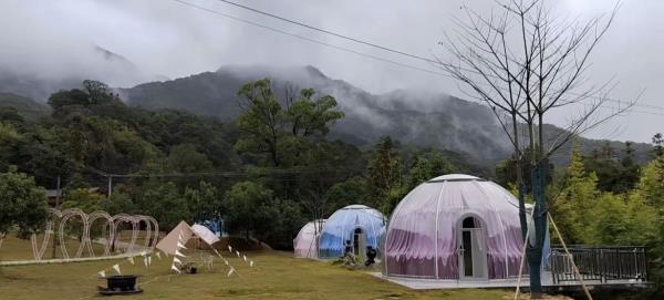 山歌小镇小筑幽栖星空房露营地