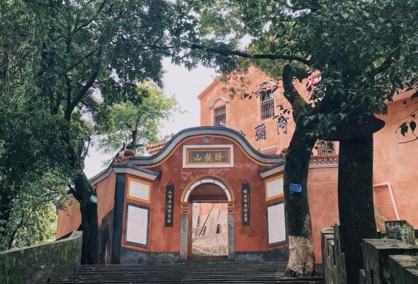 卧龙山