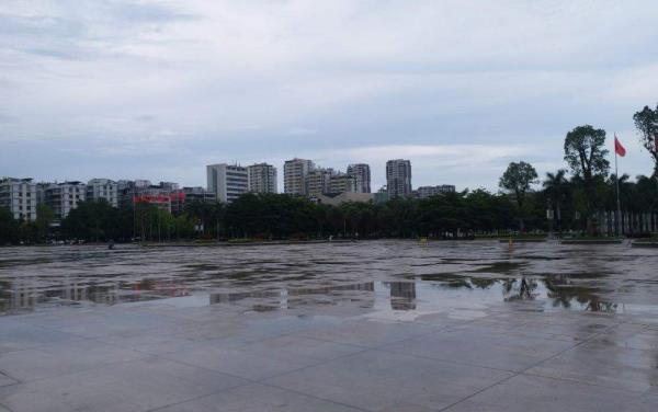东凤镇人民广场