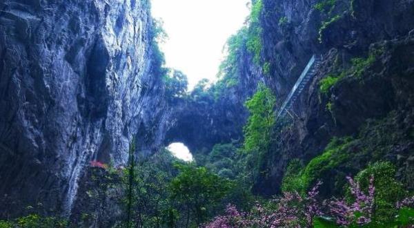 英德峰林暗河漂流