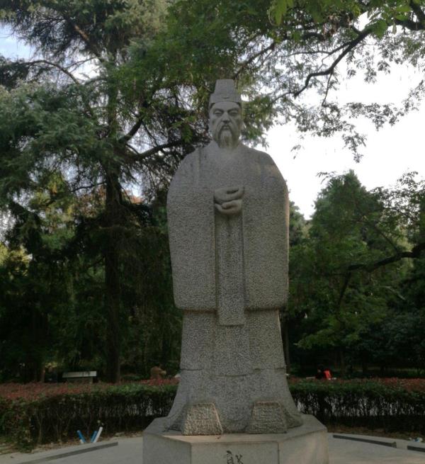 郭璞墩雕像