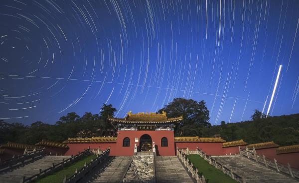 灵岩山风景区-灵岩禅寺