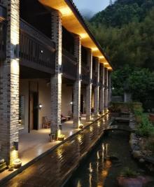 岩下石头村17