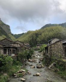 岩下石头村14