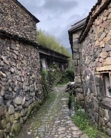 岩下石头村9