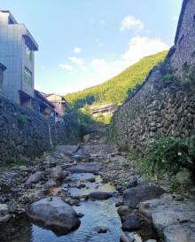 岩下石头村6