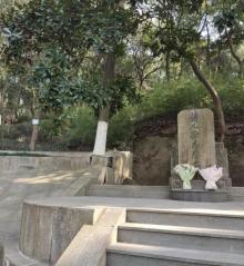 徐志摩墓8
