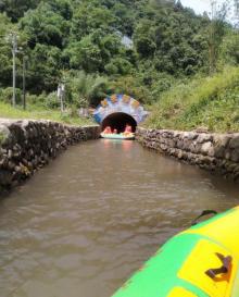 泉水谷漂流度假村10