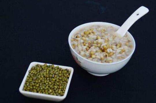 绿豆粥的三项营养价值及食用方法  大米绿豆粥的营养价值及功效