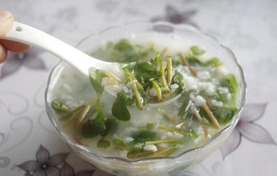腹泻吃什么食物好  腹泻拉水怎么办