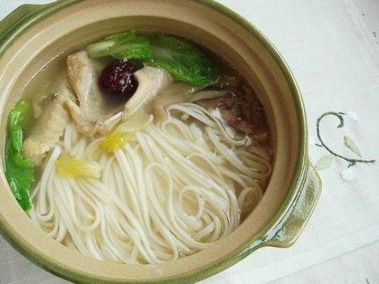鸡汤面的做法  青菜鸡汤面的做法