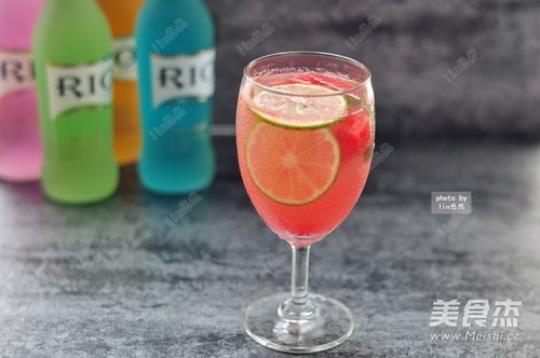 七彩虹鸡尾酒  七彩虹鸡尾酒调制顺序