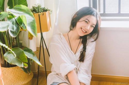 关于形容少女笑容的诗句合集(优选) 关于形容少女的成语