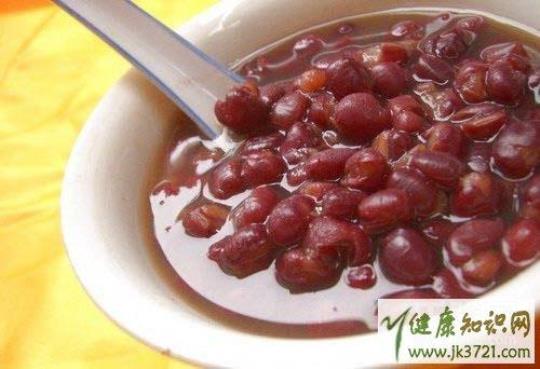 皮肤过敏吃什么好 皮肤过敏什么样子的图片