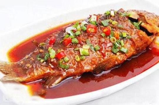 红烧鲫鱼的做法 红烧肉怎样做