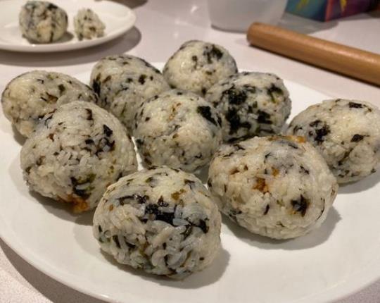 紫菜饭团的做法 紫菜的功效与作用及营养价值