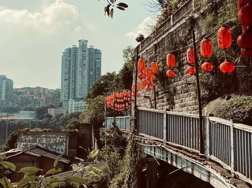 形容重庆这座山城的诗句
