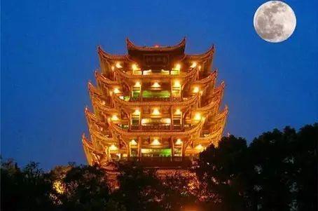 关于月亮和楼阁的诗句合集(实用) 月亮与楼阁的诗句