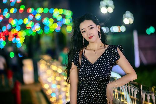 关于形容夜景与佳人的诗句合集(优选) 形容夜景很美的朋友圈
