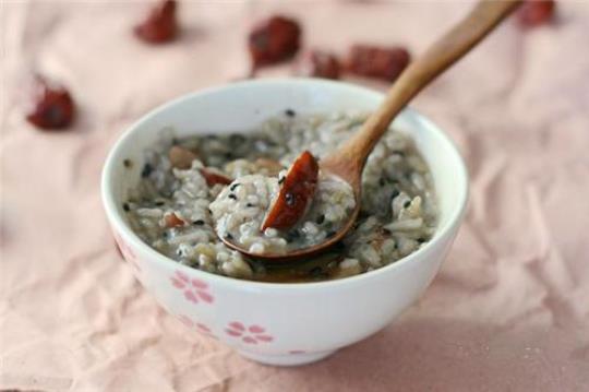白发迅速变黑9大食疗方 白发迅速变黑的民间土方法