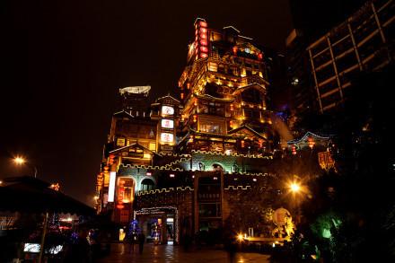 关于形容重庆洪崖洞夜景的诗句合集(优选) 怎么形容重庆这座城市