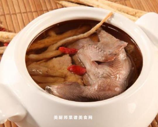 清炖鸽子汤 清炖鸽子汤的家常做法