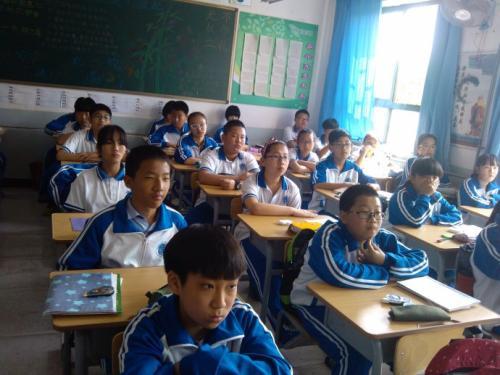 关于同学上课听讲认真的优美句子大全 关于同学上课回答问题的作文