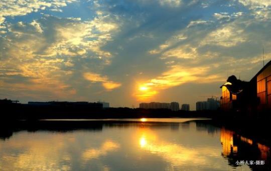 关于描写天空晨曦的优美句子大全 关于描写天空的诗句古诗