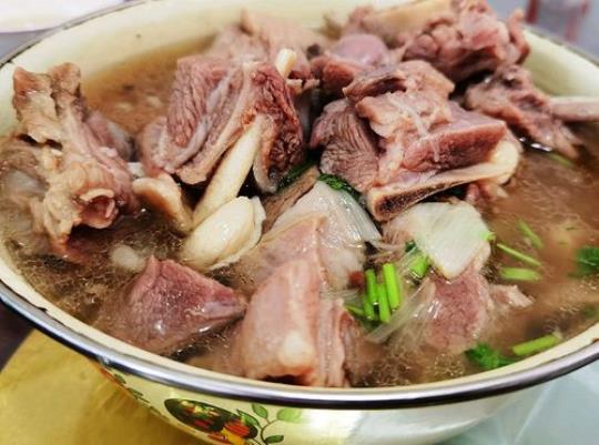 炖羊腿的家庭制作方法 
