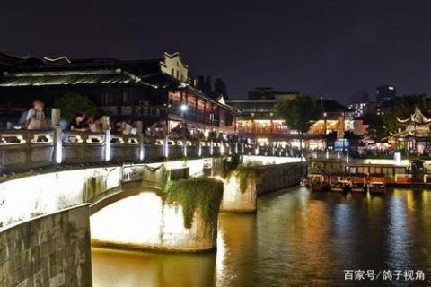 关于形容秦淮河夜景的诗句合集(优选) 怎么形容秦淮河的夜晚