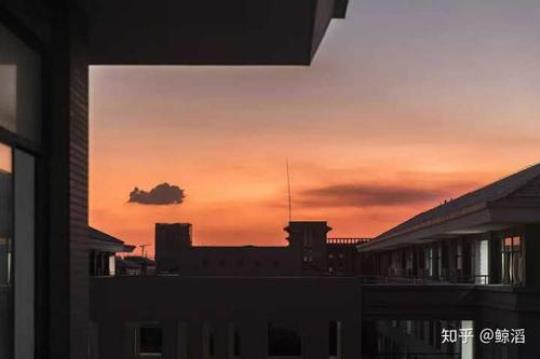 关于教学楼和天空的诗句合集(优选)