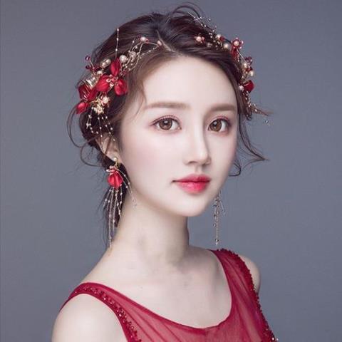 敬酒服有头饰吗 