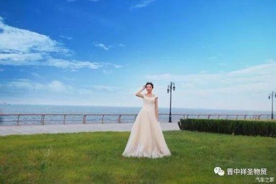 关于形容蓝天白云美女的诗句合集(优选) 关于形容蓝天白云的赞美句子