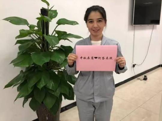 关于形容一个人坚守岗位一生的诗句合集(优选) 关于形容一个人的句子