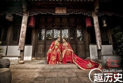 关于婚礼红衣的诗句合集(精选) 参加婚礼穿红衣可以吗