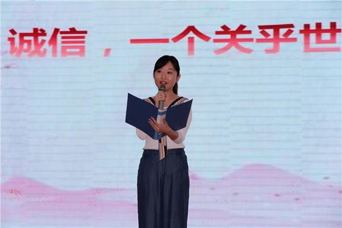 关于形容先进女职工的诗句合集(通用) 形容先进的成语