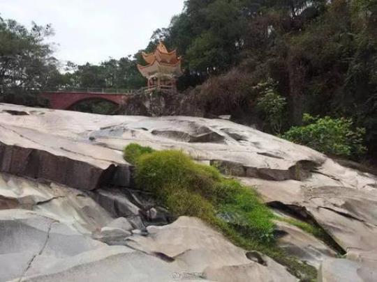 信宜市旅游景点(探索信宜市的美景)