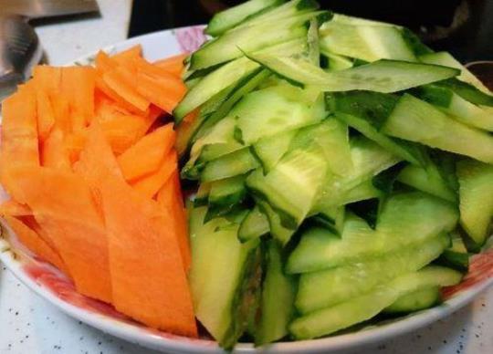 黄瓜和胡萝卜能一起吃吗