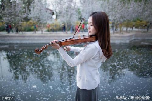 形容女子坚韧果敢的诗句