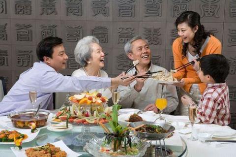关于家人聚餐的优美句子大全 关于家人聚餐的文案